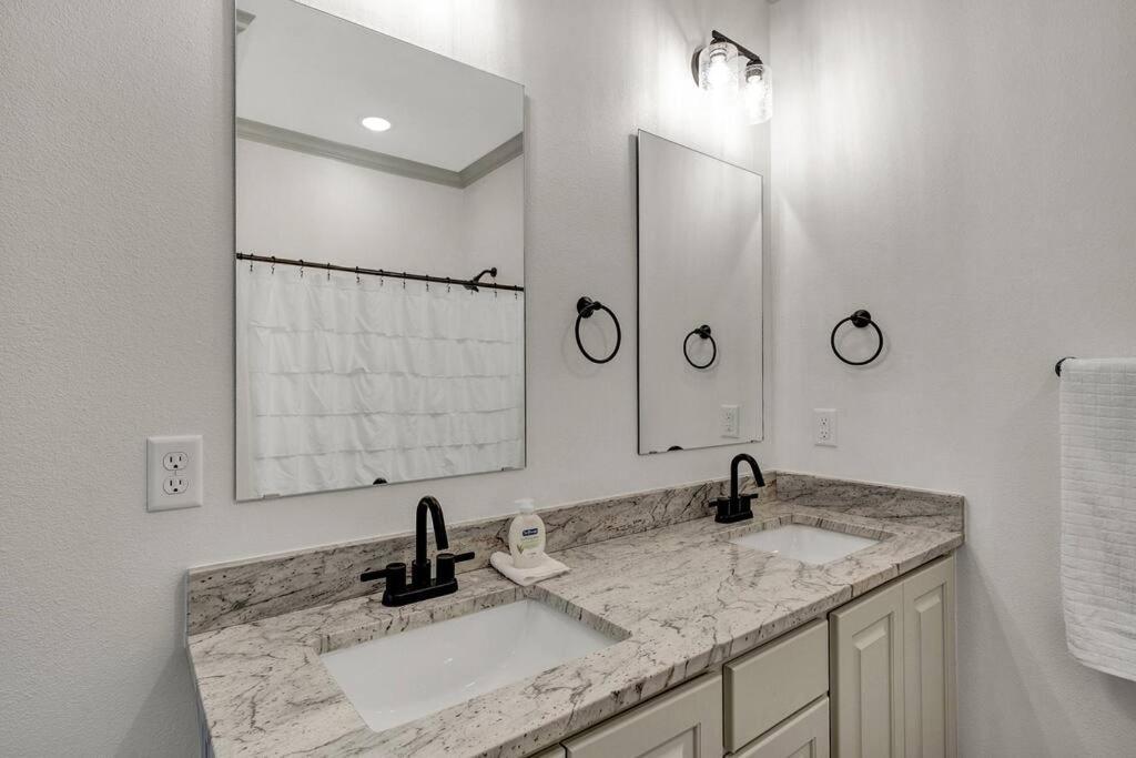 فيلا Alamo Luxury Living Up To 11 تايلر المظهر الخارجي الصورة